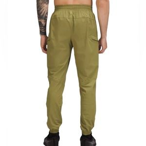 Lululemon License to Train Cargo Jogger Men’s in Bronze Green Size M